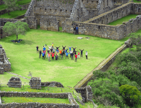 la ciudadela Choquequirao, “La Cuna de Oro”, en una de las caminatas más alucinantes en Perú.